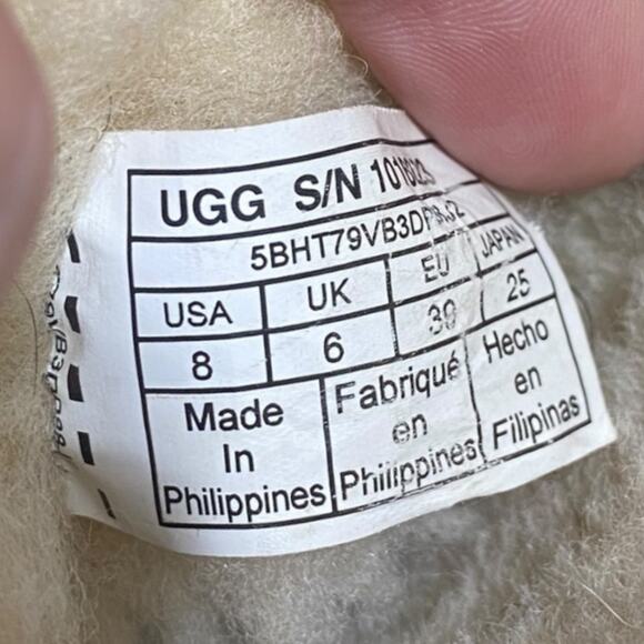 UGG women's classic short II sheepskin leather with lamb fur lining - women's 8 - Picture 7 of 8